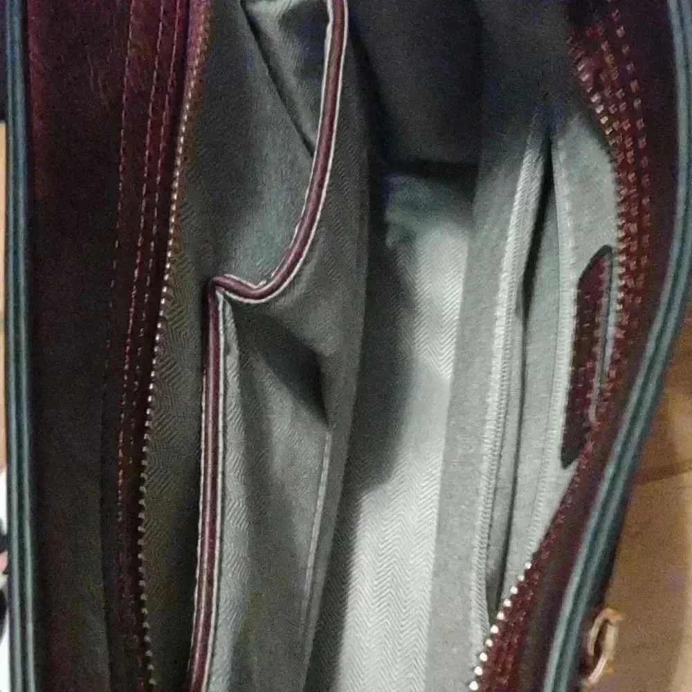 HKCLUF Vegan Leather Crossbody Bag with Guitar Straps‎ Brown - Picture 4 of 9